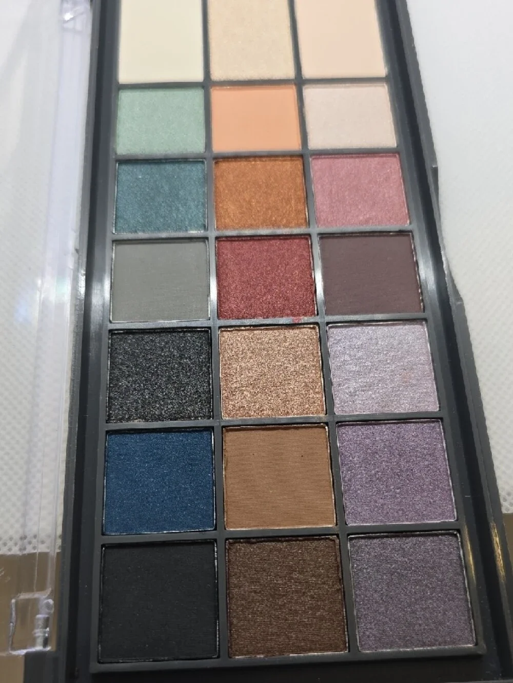 Ulta Beauty 18 Eyeshadow Palette in Blue, Green, Purple, Brown & Peach Tones NEW